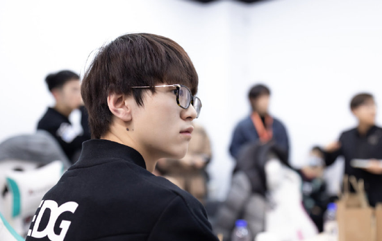 国服典韦出装铭文解析与边路玩法攻略